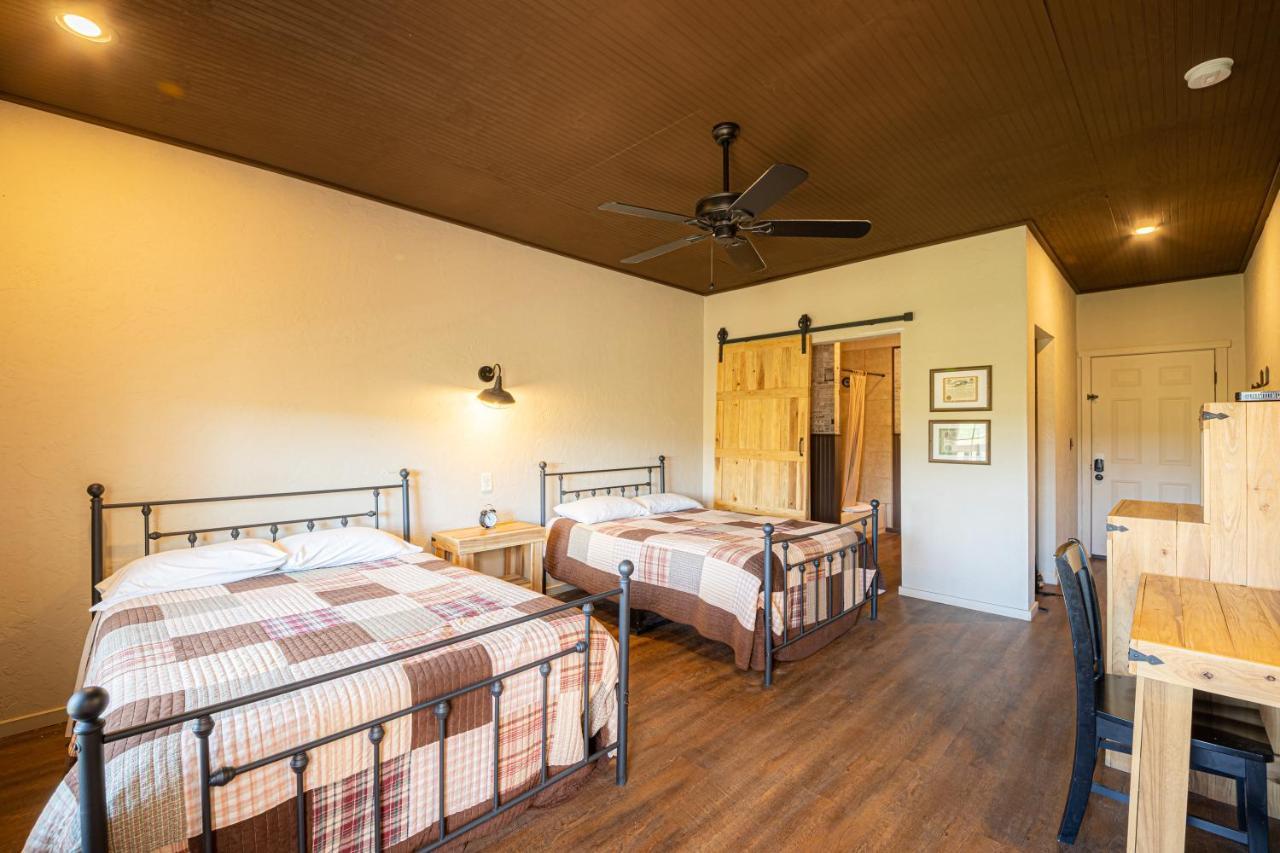 Miners Cabins #1 - Two Double Beds And Private Balcony トゥームストーン エクステリア 写真