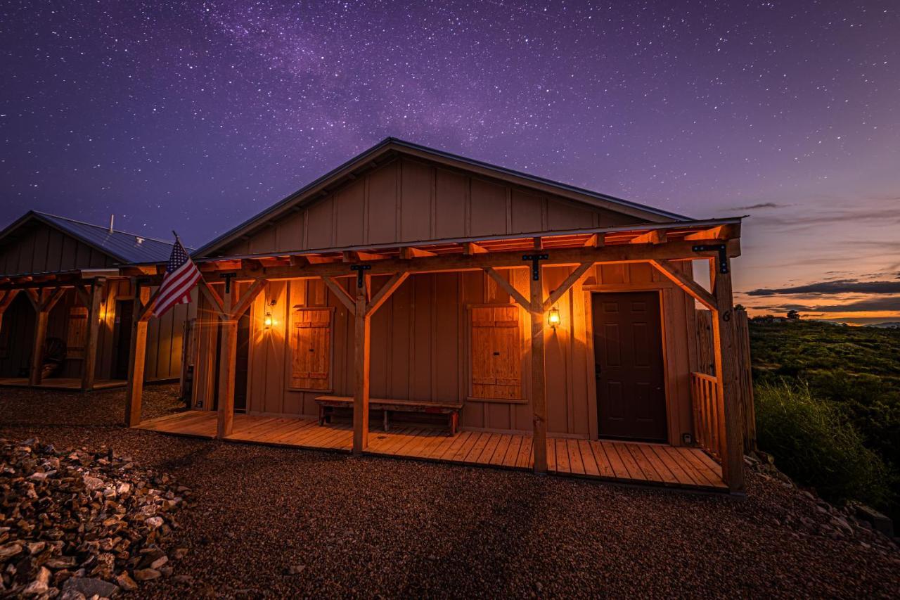 Miners Cabins #1 - Two Double Beds And Private Balcony トゥームストーン エクステリア 写真