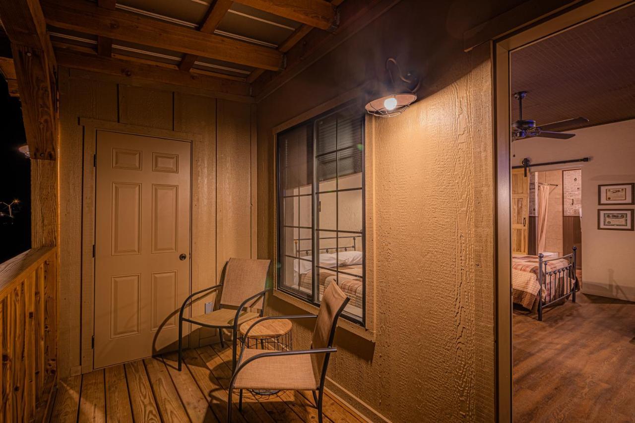Miners Cabins #1 - Two Double Beds And Private Balcony トゥームストーン エクステリア 写真