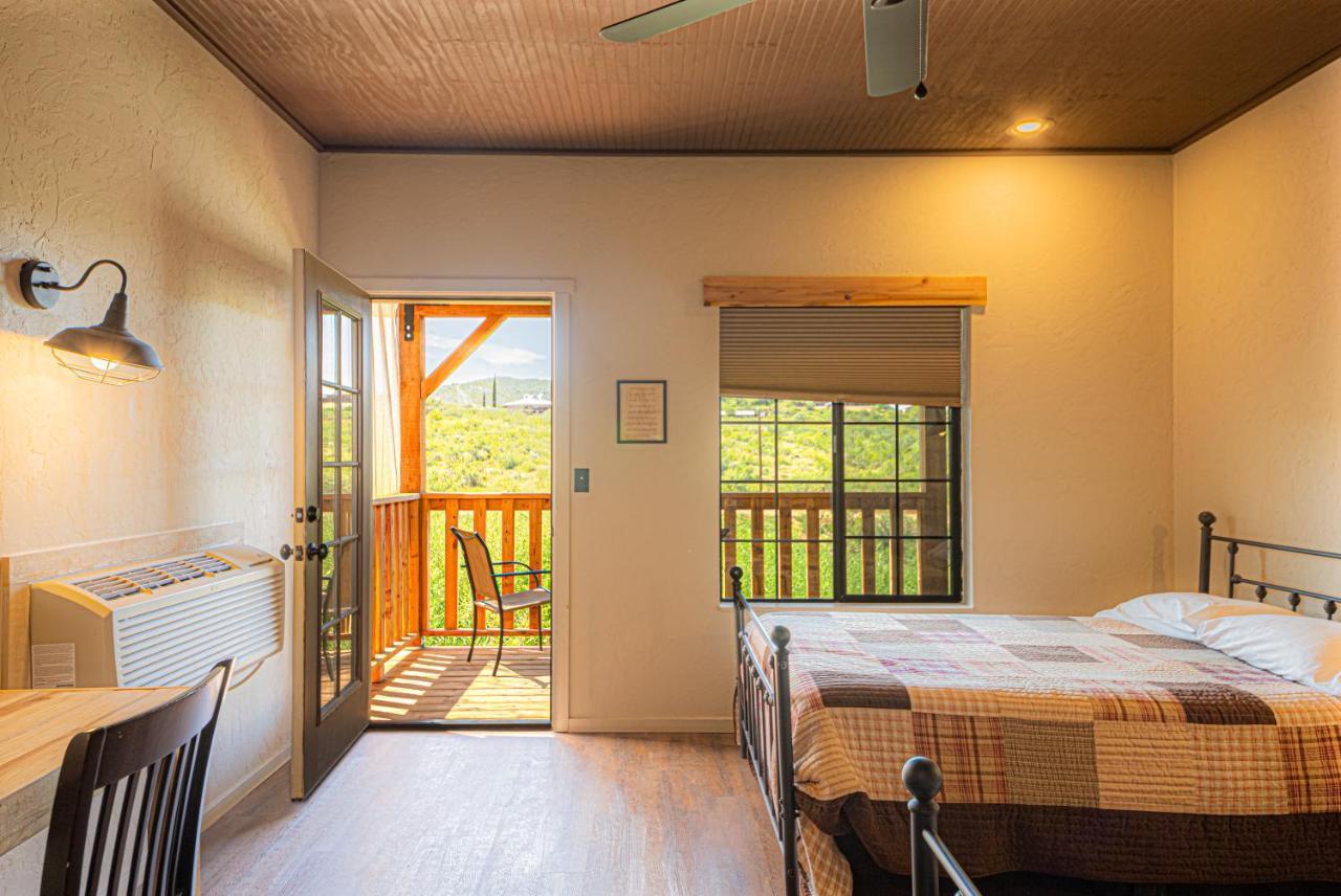 Miners Cabins #1 - Two Double Beds And Private Balcony トゥームストーン エクステリア 写真