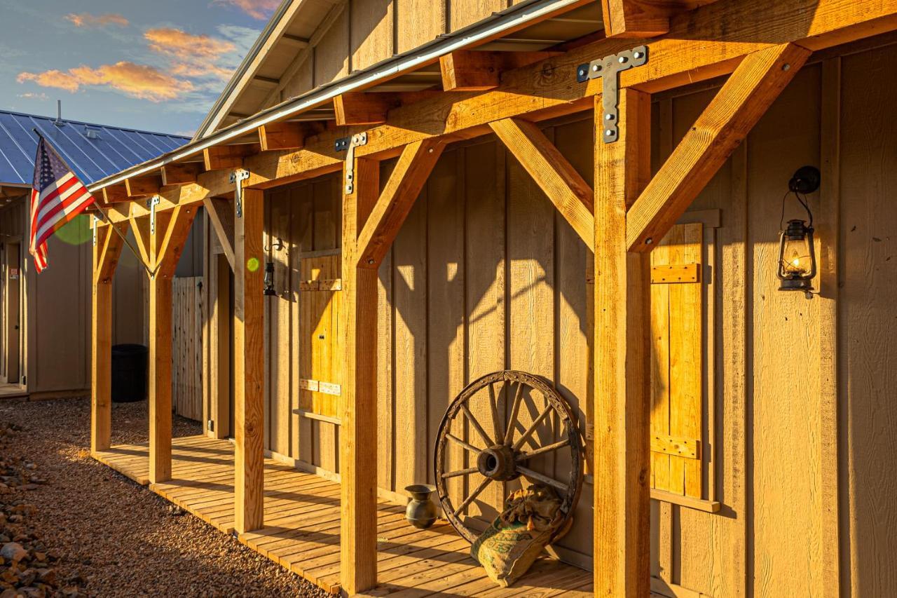 Miners Cabins #1 - Two Double Beds And Private Balcony トゥームストーン エクステリア 写真